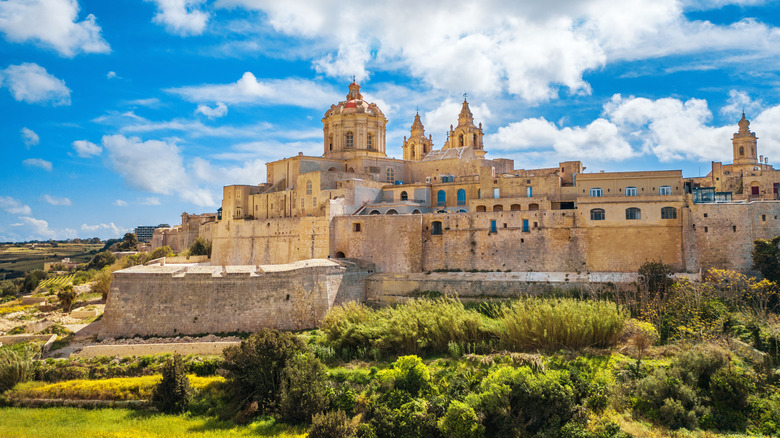 Mdina Malta narrow medieval streets and limestone baroque buildings