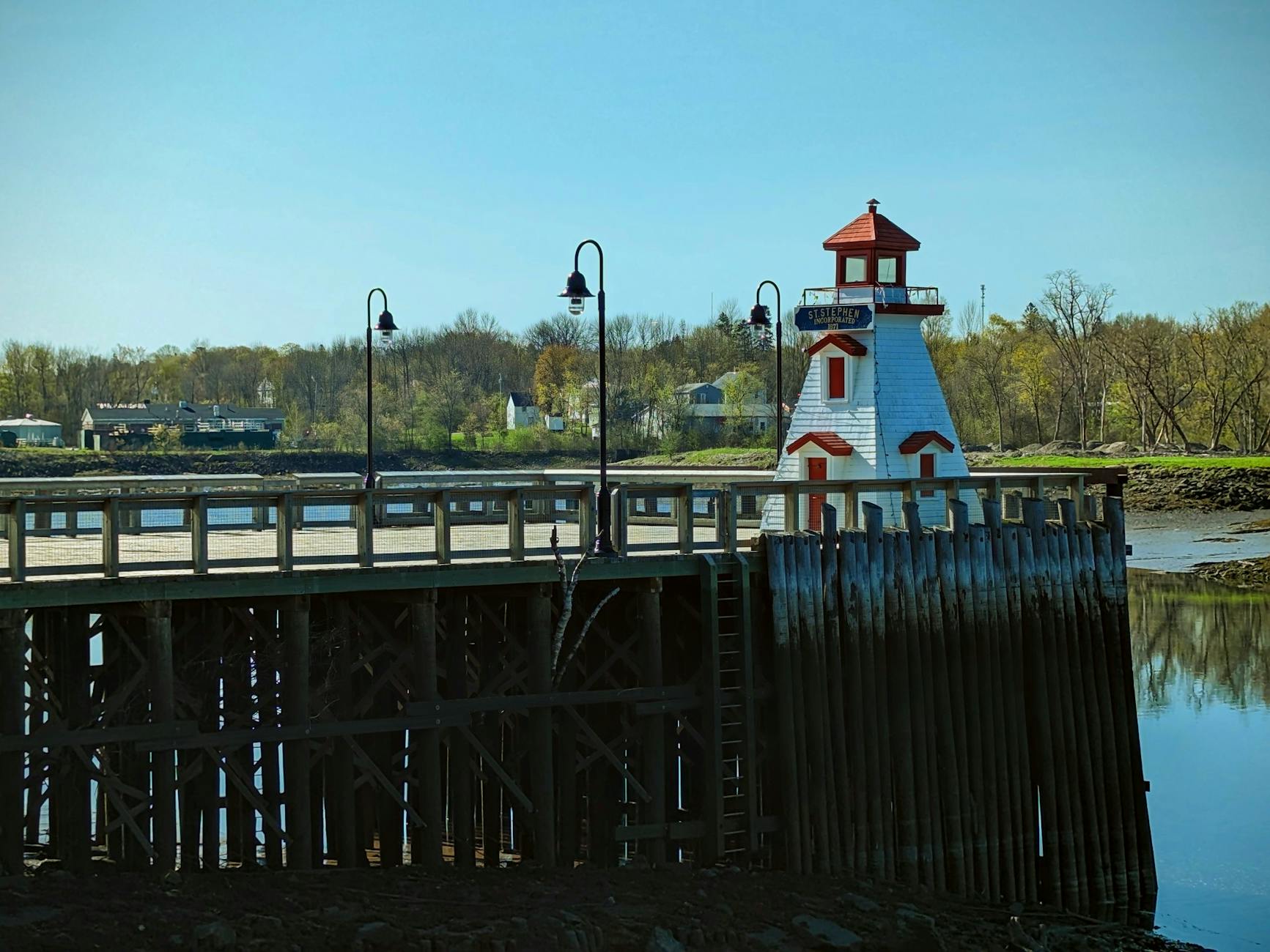 St. Stephen New Brunswick lighthouse white blue red roof wooden wharf pier